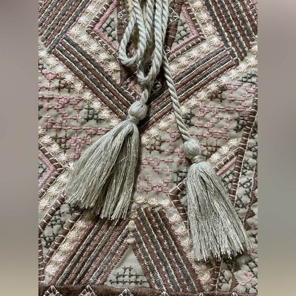 Vintage America Beige Sweater with Patterned Neckline with tie strings tassels - Picture 4 of 8